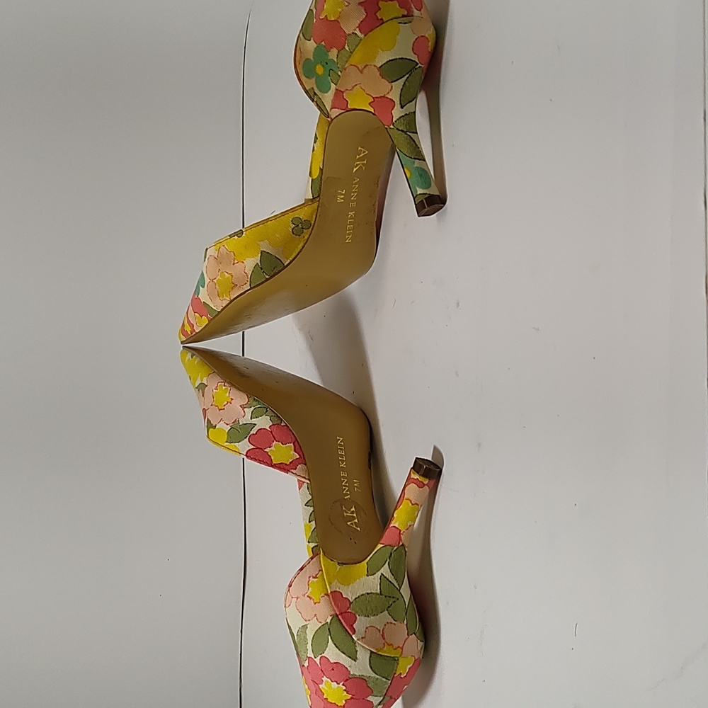 AK ANNE Klein-Size: 7M - floral shoes - Picture 5 of 9
